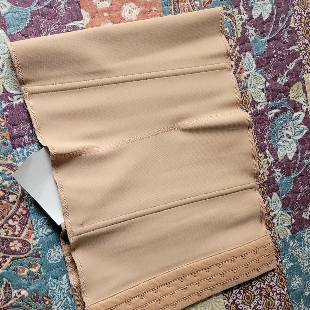Skims waist trainer